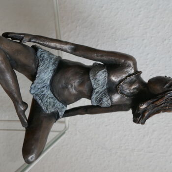 Skulptur mit dem Titel "Tatiana" von Christiane Bernais, Original-Kunstwerk, Bronze