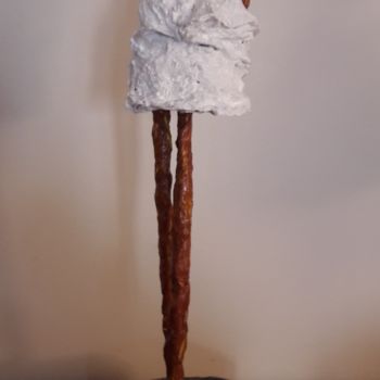 Скульптура под названием "La Petite Fille en…" - Christiane Guerry, Подлинное произведение искусства, Бумага