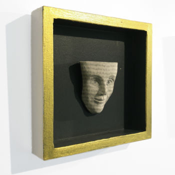 Escultura titulada "Miniature book face…" por Christine Rozina, Obra de arte original, Papel