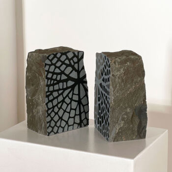 Скульптура под названием "Mirror_org_05" - Christoph Jakob, Подлинное произведение искусства, Камень