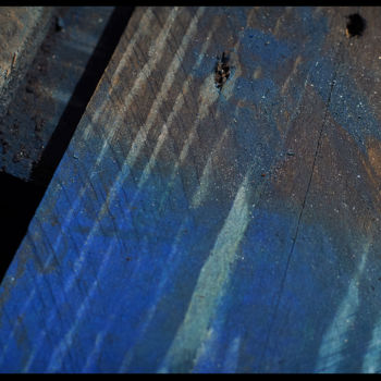 Photographie intitulée "Palette-Bois-Bleue.…" par Christophe Chauprade, Œuvre d'art originale, Photographie non manipulée