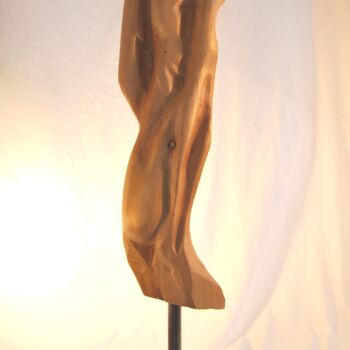 Skulptur mit dem Titel "Nu pieds" von Christophe Lm, Original-Kunstwerk, Holz