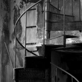 Фотография под названием "l'escalier du puit" - Christophe Plousey, Подлинное произведение искусства, Цифровая фотография