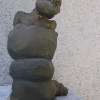 Skulptur mit dem Titel "chrysaloide alone" von Christophe Schaefer, Original-Kunstwerk, Terra cotta
