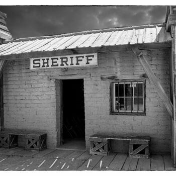 Photographie intitulée "Local Sheriff at Ol…" par Christopher L Smith, Œuvre d'art originale, Photographie numérique