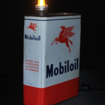 Design titled "Bidon mobiloil" by L’Avant Demain, Original Artwork, Luminaire
