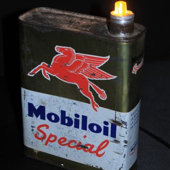 Design intitulée "Bidon mobiloil" par L’Avant Demain, Œuvre d'art originale, Luminaire