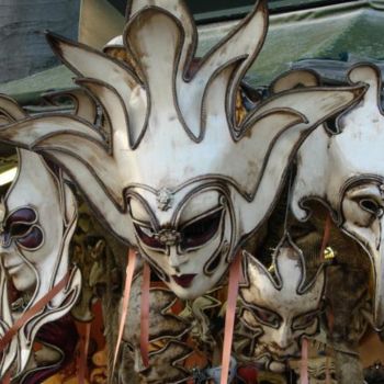 제목이 "Venetian Masks"인 사진 Ciarán Ó Néill로, 원작