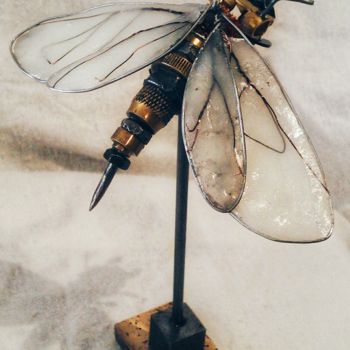 Sculptuur getiteld "L'abeille" door Claire Savail, Origineel Kunstwerk, Metalen