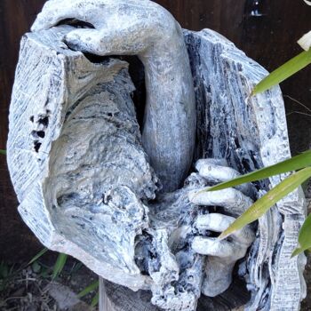 Sculpture intitulée "Etroiture" par Claire Pellicone Fanni, Œuvre d'art originale, Terre cuite