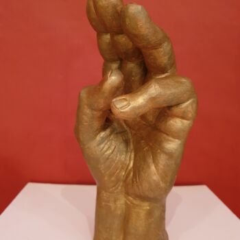 Scultura intitolato "Sculpture main en a…" da Claude Adda, Opera d'arte originale, Argilla