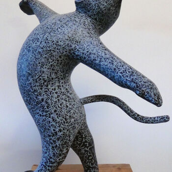 Sculpture titled "Le pas de danse de…" by Claude Feuillet, Original Artwork, Resin