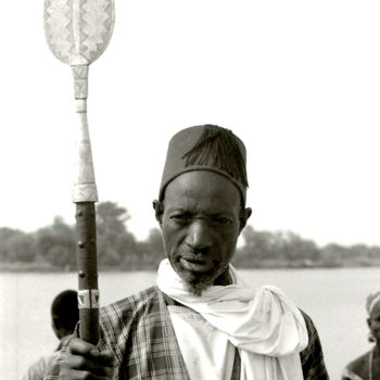 Photographie intitulée "chef Sarakolé en ha…" par Claude Guillemet, Œuvre d'art originale, Photographie non manipulée