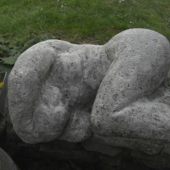 Sculpture titled "forme féminine" by Claude Hardenne, Original Artwork, Stone