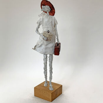 Sculptuur getiteld "Sophisticated lady" door Claudia König (koenigsfigurine), Origineel Kunstwerk, Papier maché