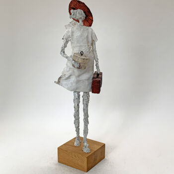 Sculpture intitulée "Sophisticated lady" par Claudia König, Œuvre d'art originale, Papier mâché