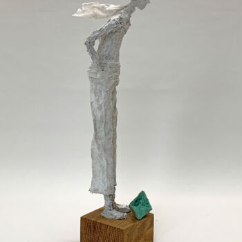 Sculpture titled "Ebbe" by Claudia König, Original Artwork, Paper maché