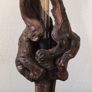 Скульптура под названием "lampe en pied de vi…" - Claudie Thedevuide, Подлинное произведение искусства, Дерево