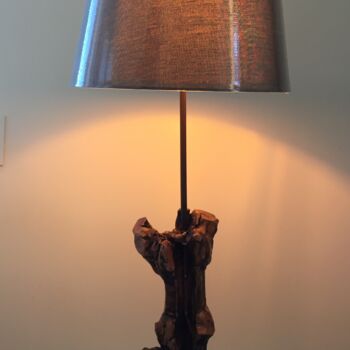 「lampe sur pieds de…」というタイトルの彫刻 Claudie Thedevuideによって, オリジナルのアートワーク, ウッド
