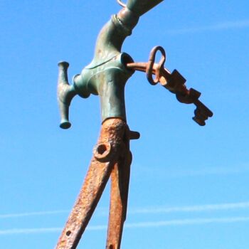 Scultura intitolato "The key" da Clive Manuel, Opera d'arte originale, Metalli