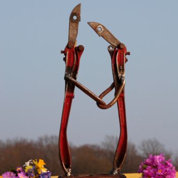 Sculptuur getiteld "Love & support" door Clive Manuel, Origineel Kunstwerk, Metalen