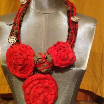 Arte tessile intitolato "Collier gipsy rose" da Clyo Lurati, Opera d'arte originale