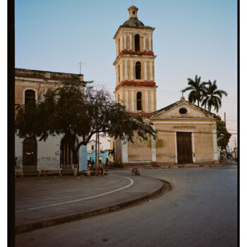 Photographie intitulée "«le soir à Remedios»" par Cojan, Œuvre d'art originale, Photographie argentique