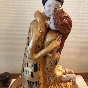 Sculpture intitulée "Le baiser de Klimt" par Colette Chassine, Œuvre d'art originale, Terre cuite