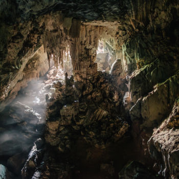 Fotografia zatytułowany „Mountain Cave” autorstwa Lucas Dias, Oryginalna praca