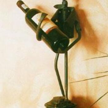 Design intitolato "red wine bottle man" da Mark Spurgeon, Opera d'arte originale