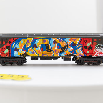 Sculpture titled "NYC Kaki Train" by Cope2, Original Artwork, Plastic