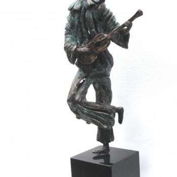 Scultura intitolato "Pierot playing guit…" da N.C.J. Stam, Opera d'arte originale, Colaggio