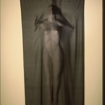 Sculptuur getiteld "denial, oh beautiful" door Suzanne Waters, Origineel Kunstwerk, Klei Gemonteerd op Metaal