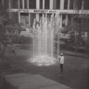 Photographie intitulée "Fontaine" par Solenne Roy, Œuvre d'art originale