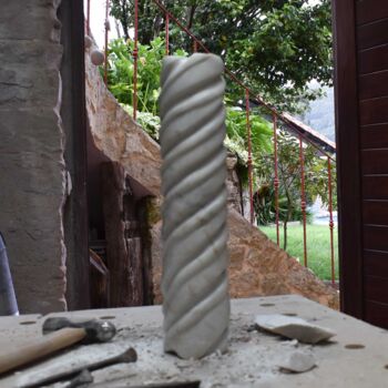 Escultura intitulada "Espiral." por Rommel Cristina, Obras de arte originais, Pedra