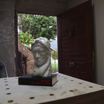 Rzeźba zatytułowany „Lujuria” autorstwa Rommel Cristina, Oryginalna praca, Kamień