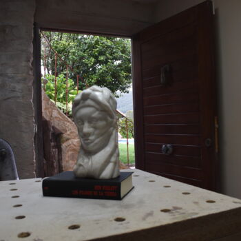 Sculpture titled "Lujuria" by Rommel Cristina, Original Artwork, Stone