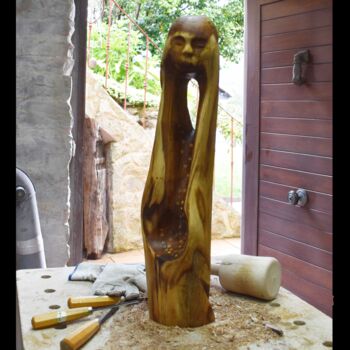 Escultura titulada "Izumi" por Rommel Cristina, Obra de arte original, Madera