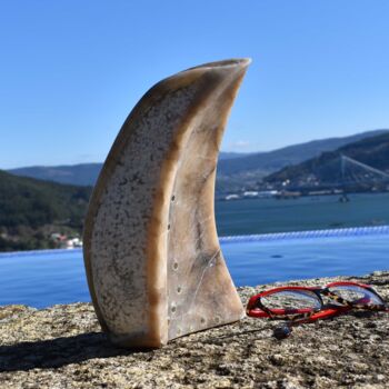 Sculpture titled "Juego del viento" by Rommel Cristina, Original Artwork, Stone