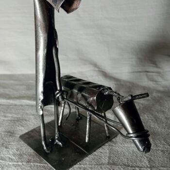 Sculptuur getiteld "Monje viajero" door Cristian Bustos, Origineel Kunstwerk, Metalen
