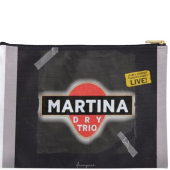 「Martina Dry pochette」というタイトルのテキスタイルアート Cristina Frassoniによって, オリジナルのアートワーク, 付属品