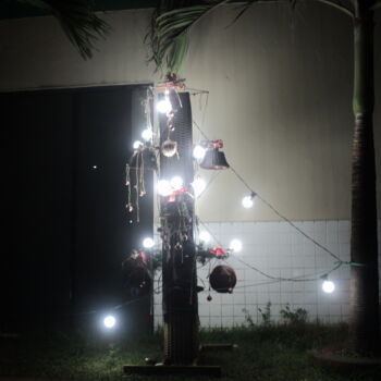 Design intitulada "Árvore de Natal UPA…" por Cristina Vaz Duarte Da Cruz, Obras de arte originais, Luminaria