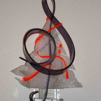 Skulptur mit dem Titel "Le Sapin et la Clé…" von Cristina Marquès, Original-Kunstwerk, Kunststoff