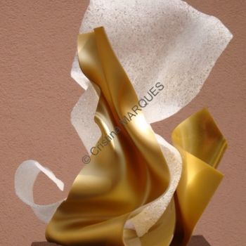 제목이 "Ice & Gold"인 조형물 Cristina Marquès로, 원작, 플라스틱