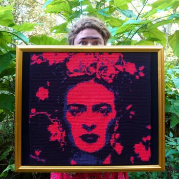 Textile Art titled "Frida" by Crochet Du Droit, Original Artwork, Thread Mounted on Wood Panel