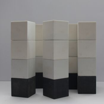 Skulptur mit dem Titel "Colonnes" von Cubeart Boitoart, Original-Kunstwerk, Kunststoff