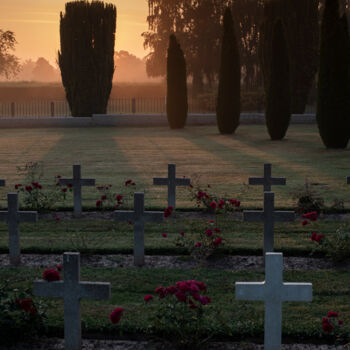Photographie intitulée "Dawn in the cemeter…" par Cyrille Mulot, Œuvre d'art originale, Photographie numérique