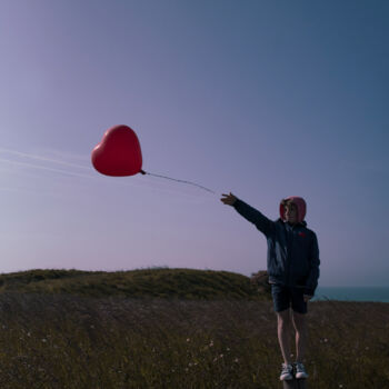 Фотография под названием "Boy with balloon" - Cyrille Mulot, Подлинное произведение искусства, Цифровая фотография