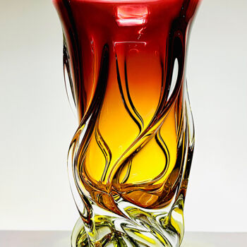 Diseño titulada "Twisted Red Vasy by…" por Czech Art Glass, Obra de arte original, Arte de mesa