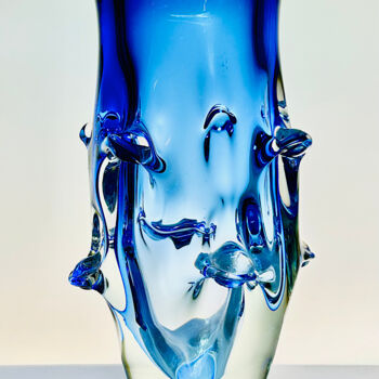 Diseño titulada "Blue Sommerso Vase" por Czech Art Glass, Obra de arte original, Arte de mesa